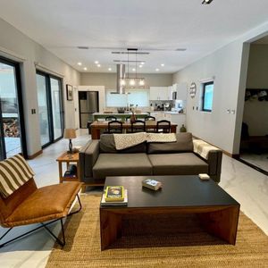 Casa En Venta De 4 Dormitorios En Solanas Design Village