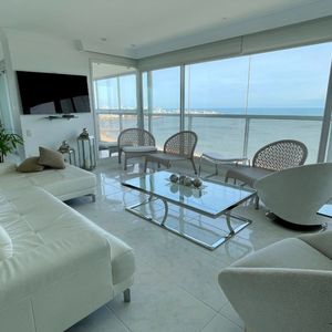 Apartamento En Venta De 5 Dormitorios C/ Cocheras En Playa Mansa