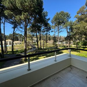 Apartamento En Venta C/ Cochera En Solanas