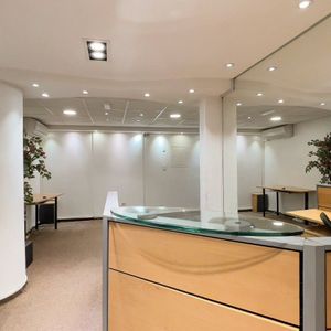 Venta Oficina Con Renta En Torre Libertad Sobre 18 De Julio, Centro