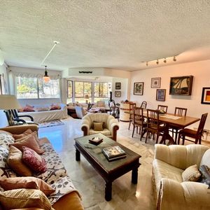 Apartamento En Venta C/ Cochera En Cantegril