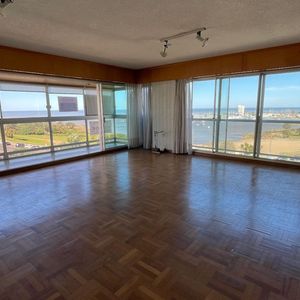 Apartamento En Venta C/ Cochera En Puerto Buceo