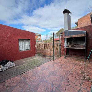 Casa En Venta C/ Cochera En Cerro