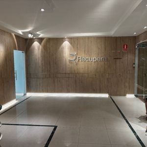 Oficina En Alquiler Ubicado En Torree Libertad, Centro