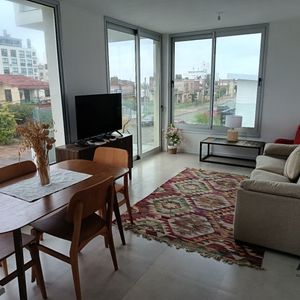 Apartamento En Venta C/ Cochera En Piriápolis