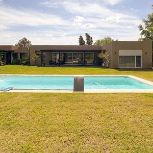 Venta Casa Barrio Privado Carmel, Piscina Amplio Terreno Parrillero 