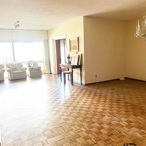 Apartamento En Venta C/ Cochera En Pocitos