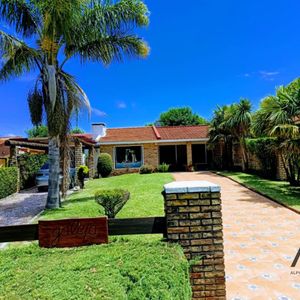 Casa En Venta C/ Cochera En Piriápolis