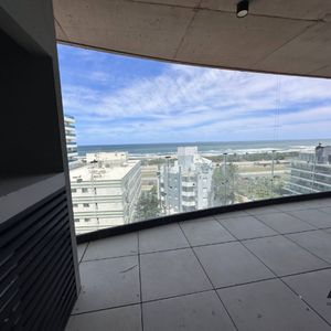 Apartamento En Venta C/ Cochera En Playa Brava