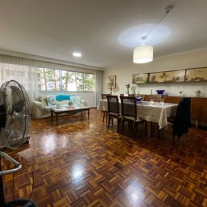 Apartamento En Venta C/ Cochera En Pocitos