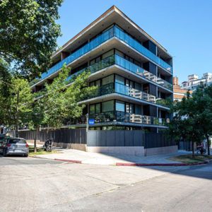 Apartamento En Venta C/ Cochera En Puerto Buceo