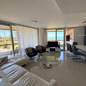 Apartamento En Alquiler Anual C/ Cochera En Pinares
