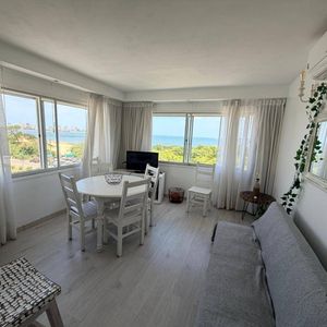 Apartamento En Alquiler 2 Dormitorios C/ Cochera En Playa Mansa