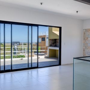 Casa En Venta C/ Cochera En Punta Negra