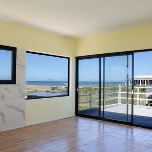 Casa En Venta C/ Cochera En Punta Negra