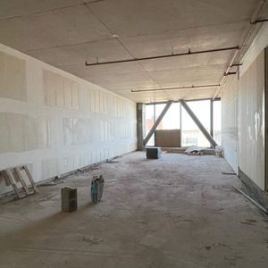 Alquiler Oficina Ciudad Vieja Con 2 Cocheras