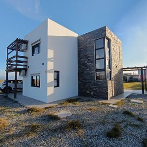 Casa En Venta C/ Cochera En Punta Negra