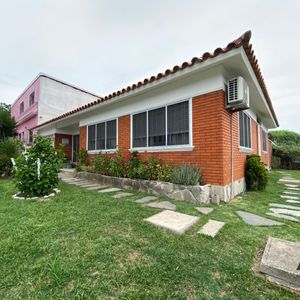Casa En Venta C/ Cochera En La Teja