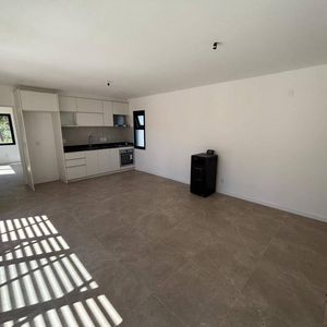 Casa En Venta C/ Cochera En Burnett