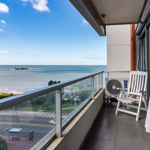 Apartamento En Venta 3 Dormitorios C/ Cochera En Malvin