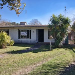 Venta Casa 3 Dormitorios, Escritorio, Parrillero, Con Cochera En Lezica
