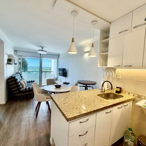 Apartamento En Venta C/ Cochera En Cantegril