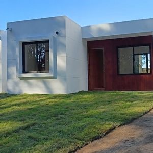 Casa En Venta C/ Cochera En Burnett