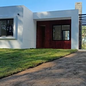 Casa En Venta C/ Cochera En Burnett