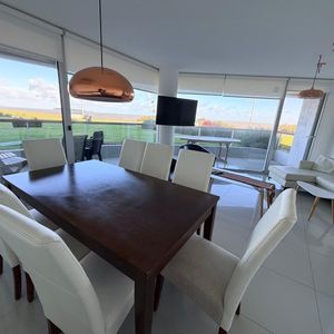 Apartamento En Alquiler Vista Al Mar C/ Cochera En Pinares