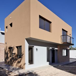 Casa En Venta C/ Cochera En Lomas De Solymar