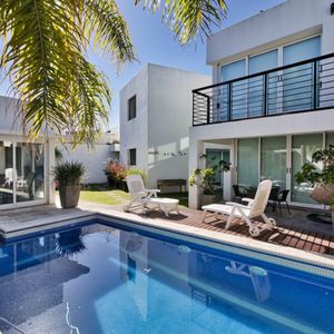 Casa En Venta C/ Cochera En Atlántida