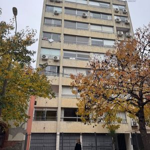 Apartamento En Venta De 3 Dormitorios 2 Baños Con Cochera En Pocitos