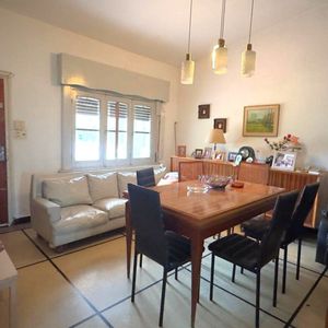 Casa En Venta C/ Cochera En Lezica