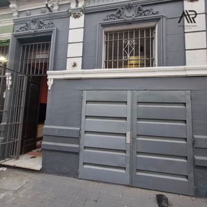 Casa En Venta C/ Cochera En Las Acacias