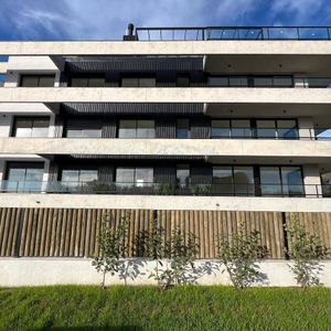 Apartamento En Venta C/ Cochera En Barrio Parques