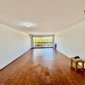Apartamento En Venta C/ Cochera En Nuevo Cantegril