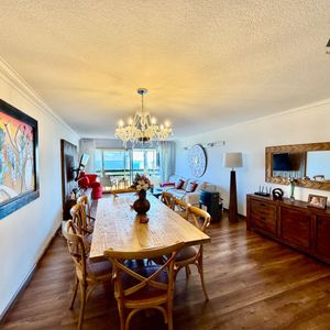 Apartamento En Venta C/ Cochera En Cantegril