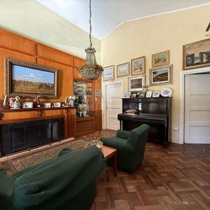 Casa En Venta C/ Cochera En Pocitos Nuevo