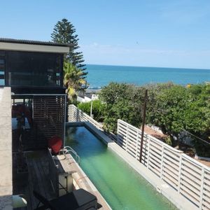 Casa En Venta C/ Cochera En La Barra