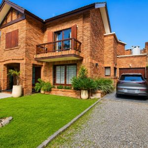 Casa Padron Unico 3 Dormitorios + Servicio-4 Baños-fondo Con Piscina Y Barbacoa