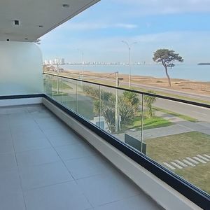 Apartamento En Venta C/ Cochera En Playa Mansa
