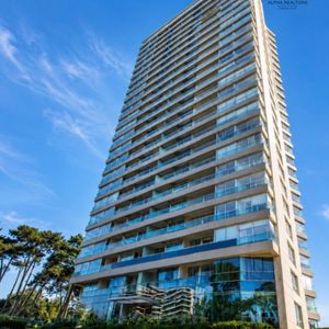 Apartamento En Venta C/ Cochera En Punta Shopping