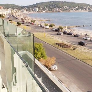 Apartamento En Venta C/ Cochera En Piriápolis