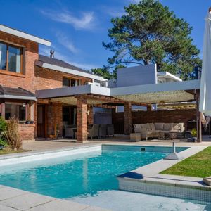 Casa En Venta Zona Colegios 4 Dormitorios En Punta Del Este