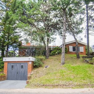 Muy Linda Casa En Venta, Ideal Para Vivir Todo El Año!!!!