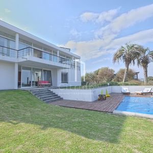 Casa En Venta - Punta Piedras