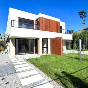 Venta Casa Duplex 3 Dormitorios Con Piscina Pinares, Punta Del Este