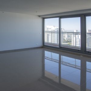 Lindo Departamento Con Gran Iluminación. Torre Moderna A Pasos Del Mar