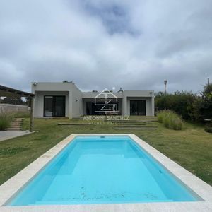 Moderna Casa 3 Dormitorios En Tranquilo Entorno, Temporada 2026