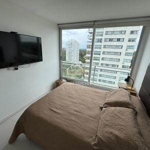 Piso Alto En Roosevelt Con Servicios
